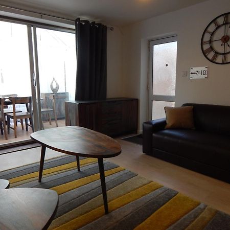 Modern, Well Located En-Suite Rooms With Parking - Orbitat Accommodations CBG Buitenkant foto