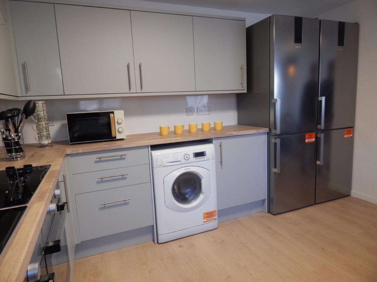 Modern, Well Located En-Suite Rooms With Parking - Orbitat Accommodations CBG Buitenkant foto