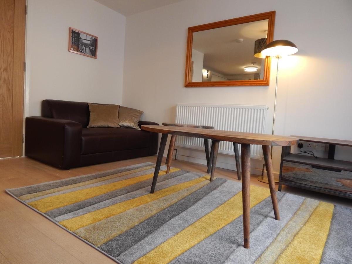 Modern, Well Located En-Suite Rooms With Parking - Orbitat Accommodations CBG Buitenkant foto