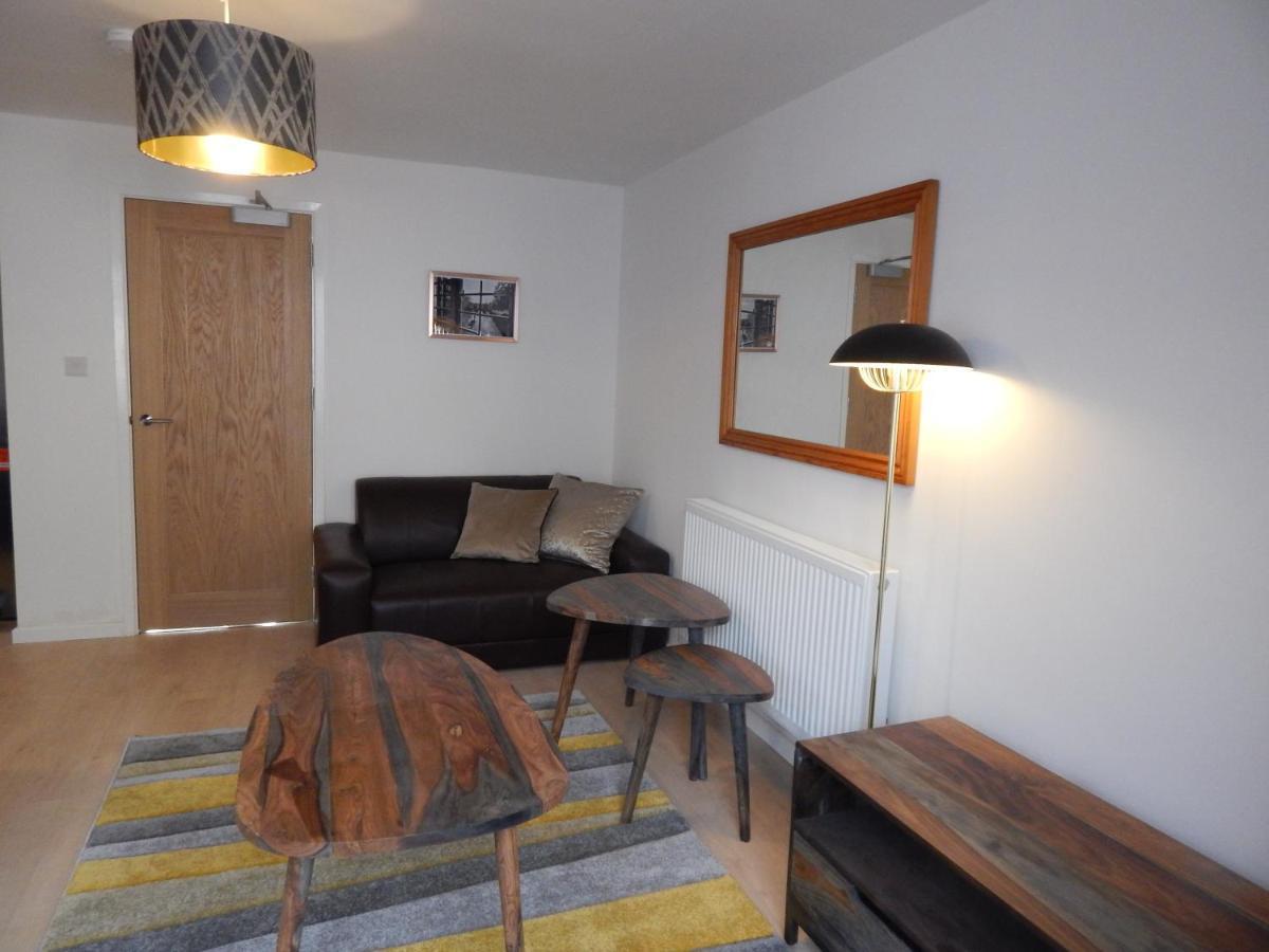 Modern, Well Located En-Suite Rooms With Parking - Orbitat Accommodations CBG Buitenkant foto