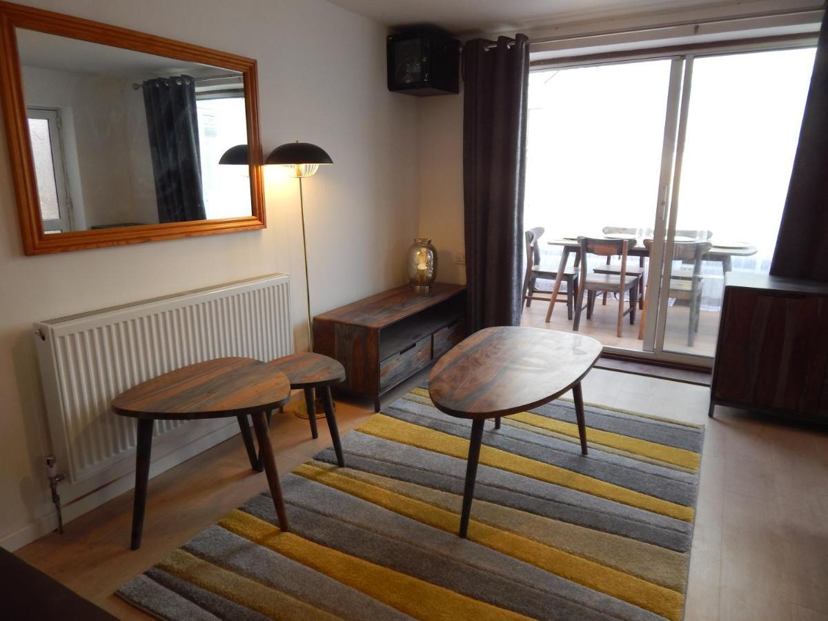 Modern, Well Located En-Suite Rooms With Parking - Orbitat Accommodations CBG Buitenkant foto