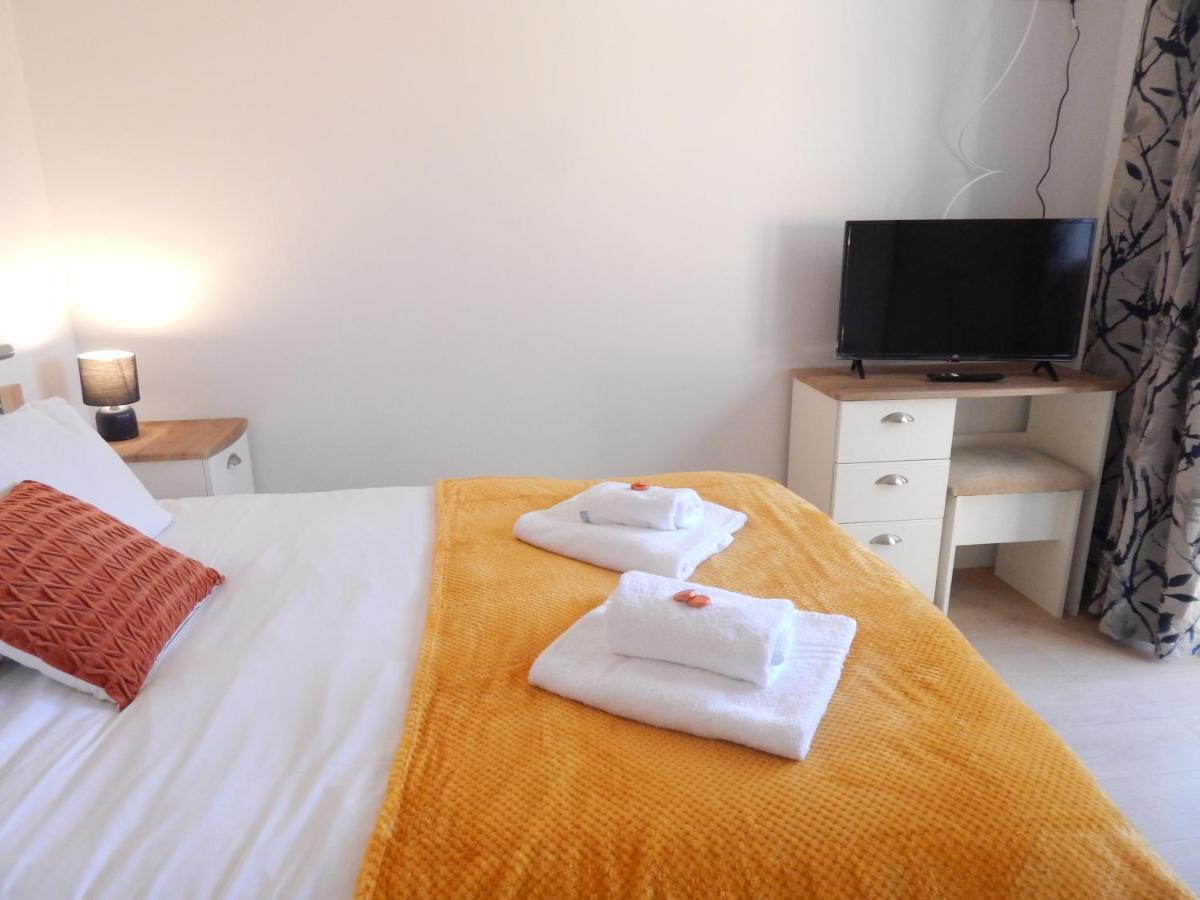 Modern, Well Located En-Suite Rooms With Parking - Orbitat Accommodations CBG Buitenkant foto