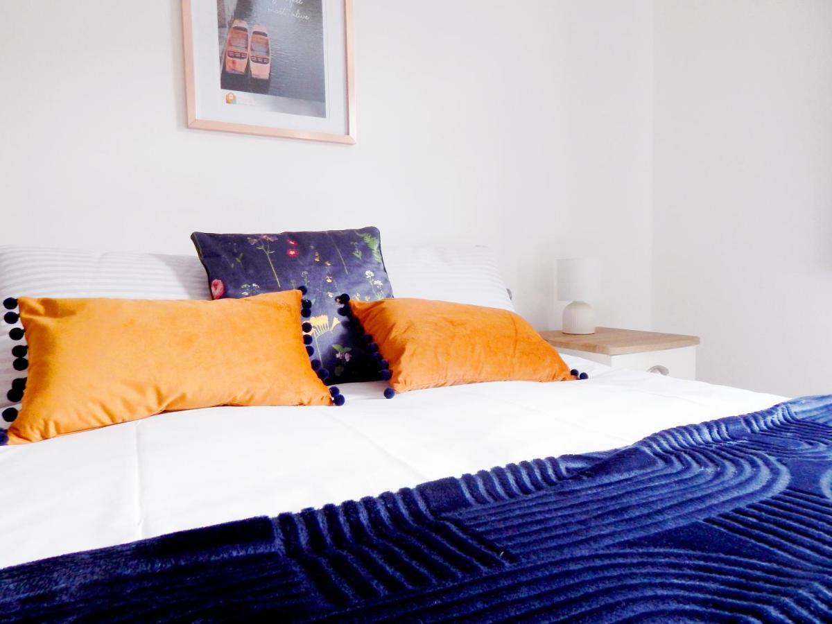 Modern, Well Located En-Suite Rooms With Parking - Orbitat Accommodations CBG Buitenkant foto