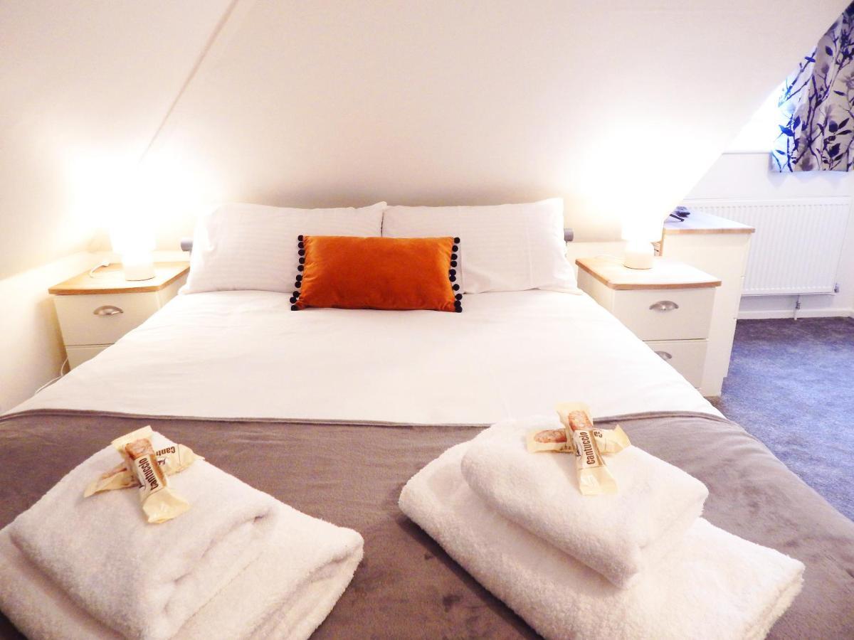 Modern, Well Located En-Suite Rooms With Parking - Orbitat Accommodations CBG Buitenkant foto