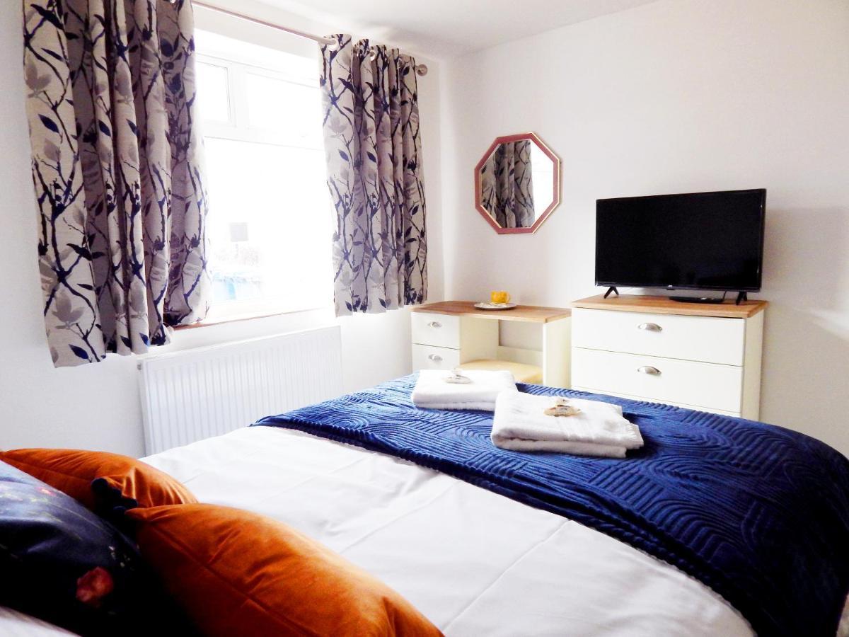 Modern, Well Located En-Suite Rooms With Parking - Orbitat Accommodations CBG Buitenkant foto