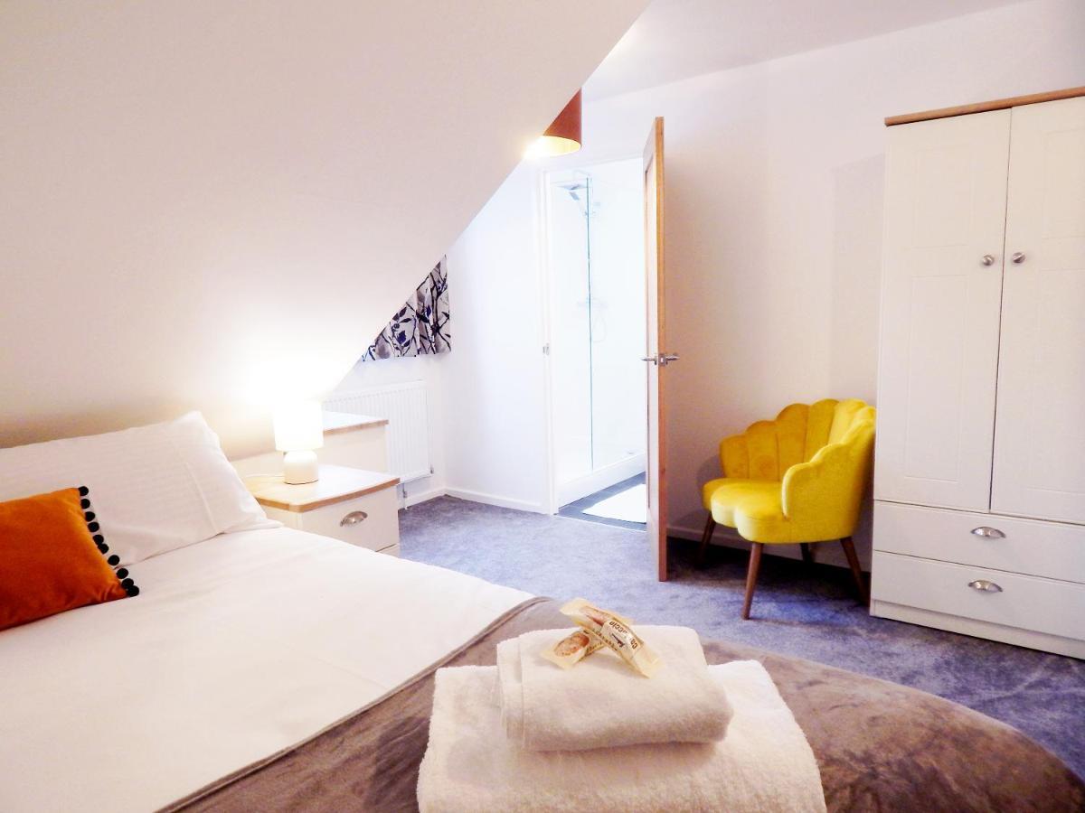 Modern, Well Located En-Suite Rooms With Parking - Orbitat Accommodations CBG Buitenkant foto