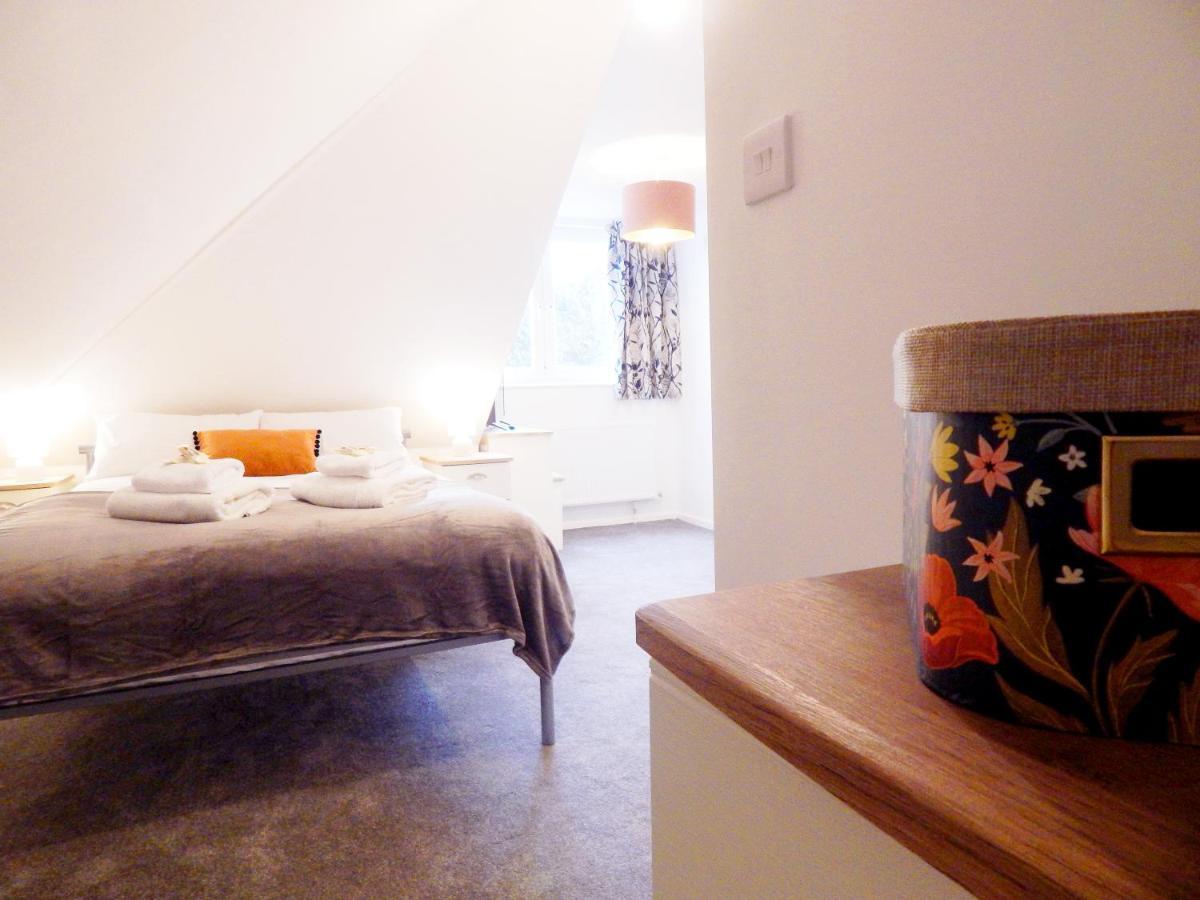Modern, Well Located En-Suite Rooms With Parking - Orbitat Accommodations CBG Buitenkant foto