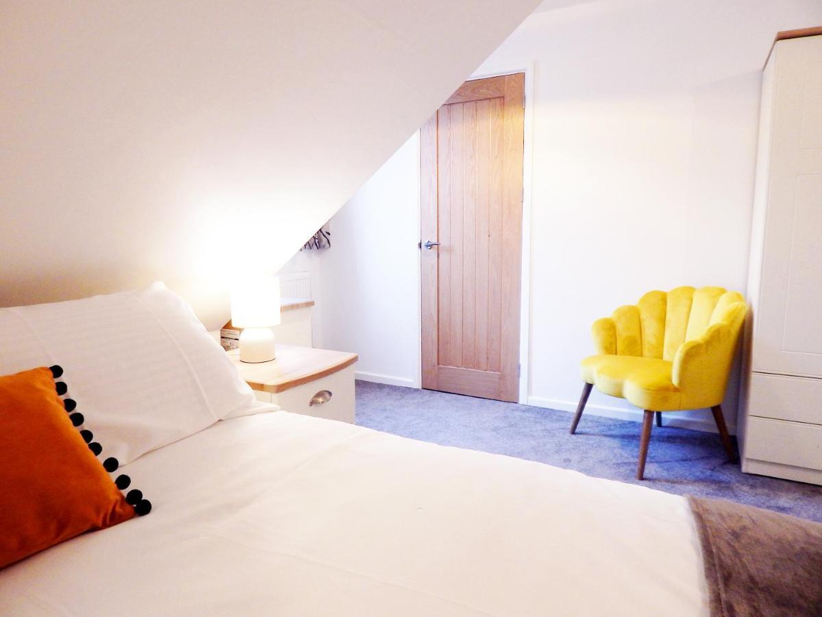 Modern, Well Located En-Suite Rooms With Parking - Orbitat Accommodations CBG Buitenkant foto