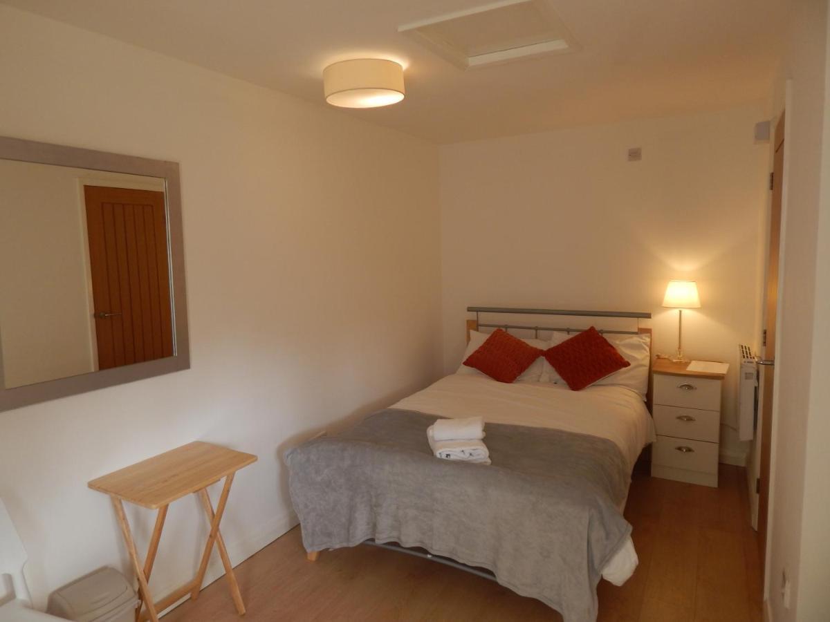Modern, Well Located En-Suite Rooms With Parking - Orbitat Accommodations CBG Buitenkant foto