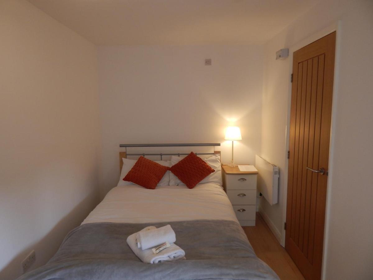Modern, Well Located En-Suite Rooms With Parking - Orbitat Accommodations CBG Buitenkant foto
