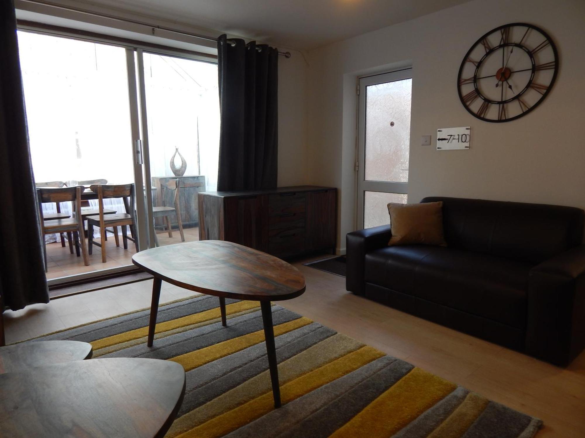 Modern, Well Located En-Suite Rooms With Parking - Orbitat Accommodations CBG Buitenkant foto