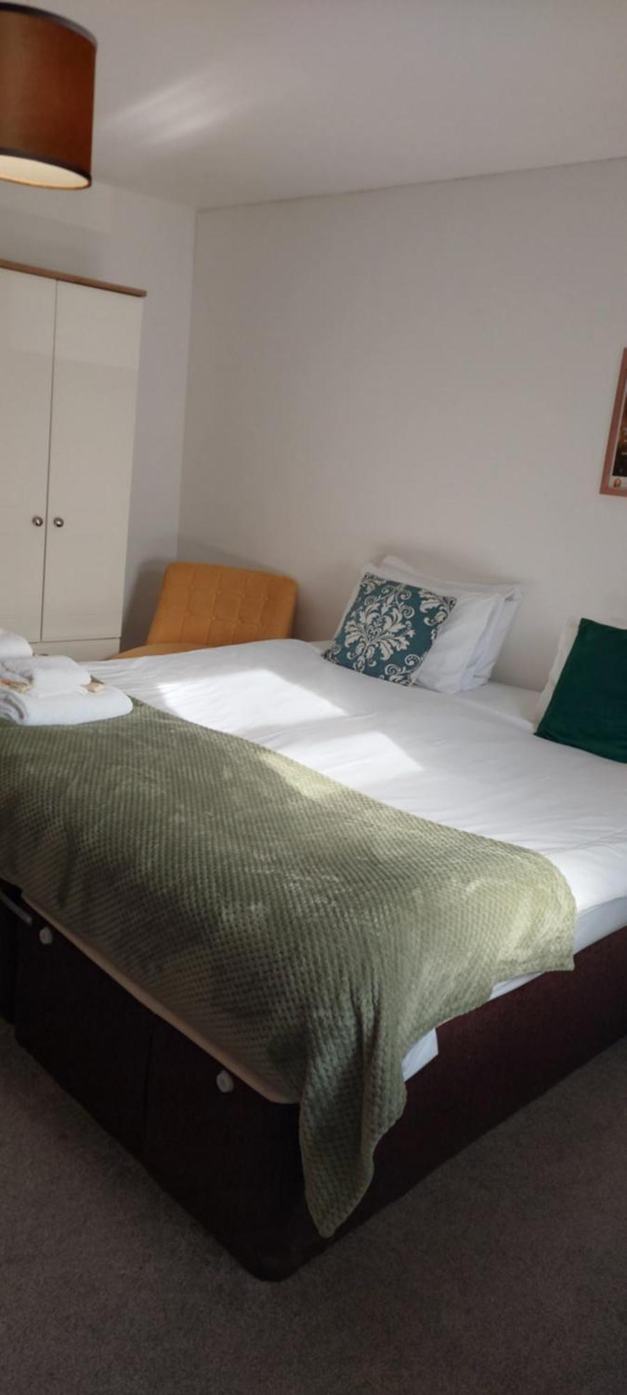 Modern, Well Located En-Suite Rooms With Parking - Orbitat Accommodations CBG Buitenkant foto