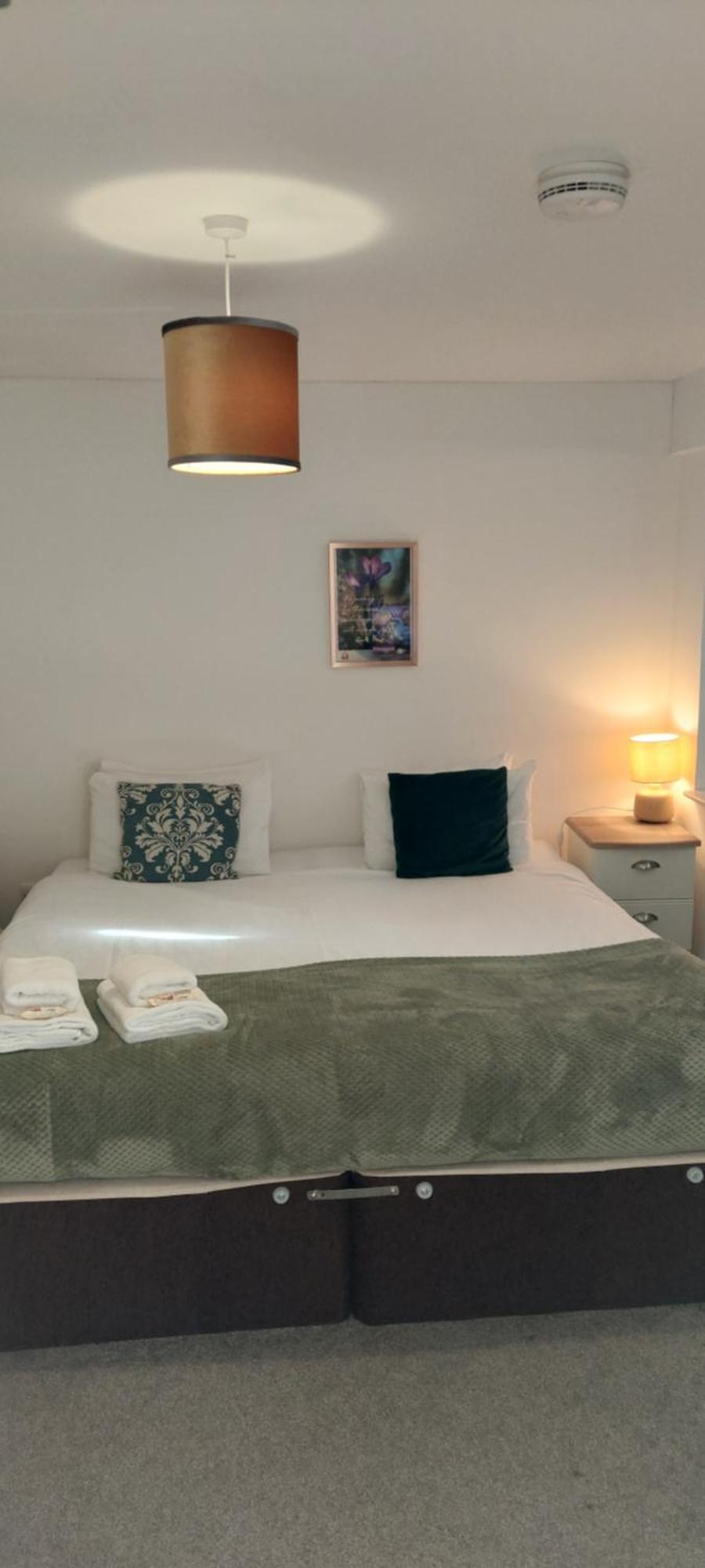 Modern, Well Located En-Suite Rooms With Parking - Orbitat Accommodations CBG Buitenkant foto